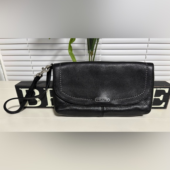 Coach wristlet - Picture 1 of 8